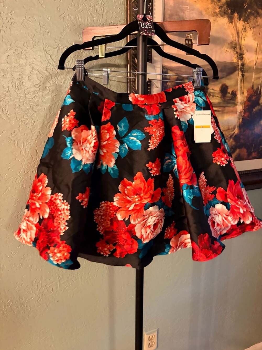 B. Darlin Women's Black and Red Floral Print Pleated Satin Skirt Size 7/8